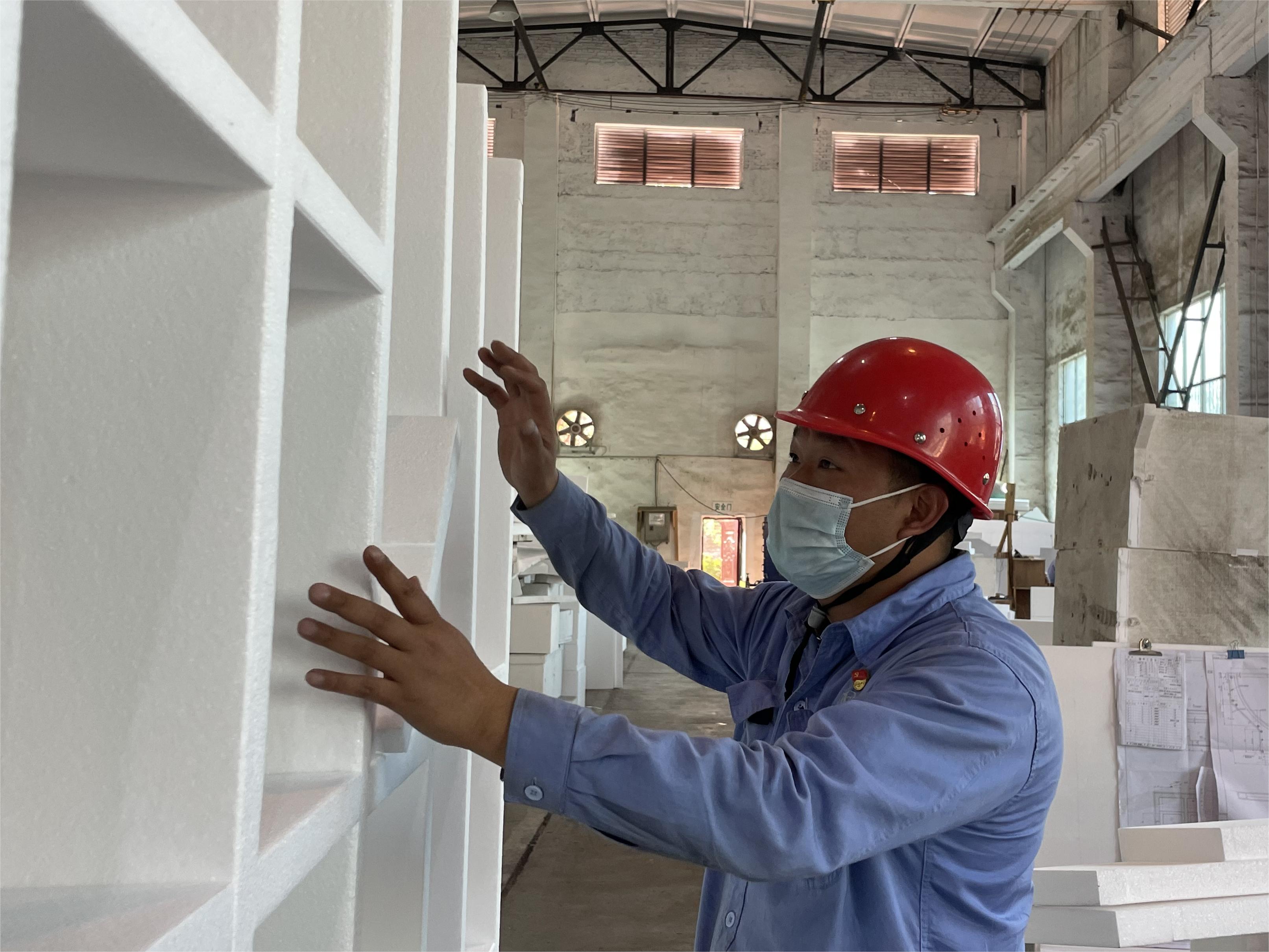 【身邊榜樣】雷建偉：扎根一線深耕耘，力行匠人“?！背霾?></div>
                    <div   id=